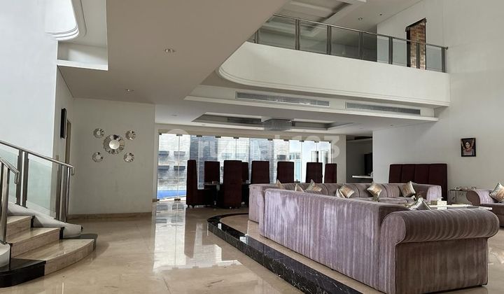 For Sale: Luxury House in Prestigious Sunter Complex. Wide Road Access.