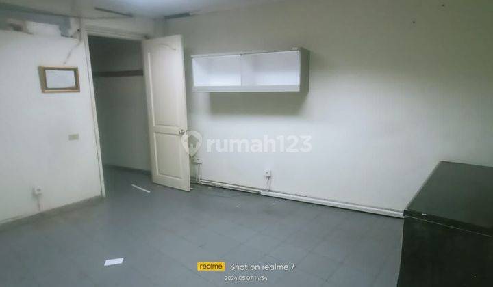 Di Jual Ruko 4 Lantai di Pusat Perkotaan, Cocok untuk Kantor dll 2