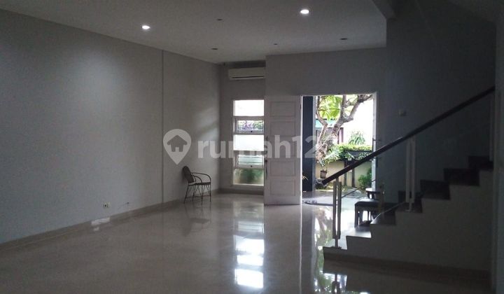 Di Jual Rumah 2,5 Lantai di pondok indah, bangunan berkualitas dekat akses tol