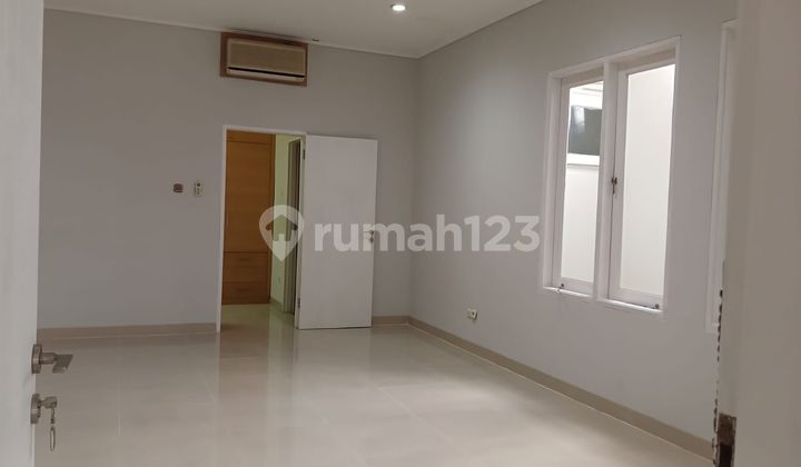 Di Jual Rumah 2,5 Lantai di pondok indah, bangunan berkualitas dekat akses tol 2