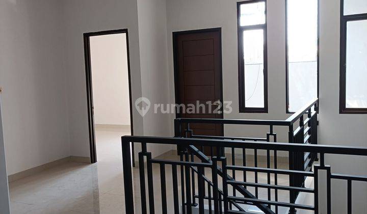 Di Jual Rumah 2,5 Lantai di Kebon Jeruk, Surat Lengkap, Siap Huni 2