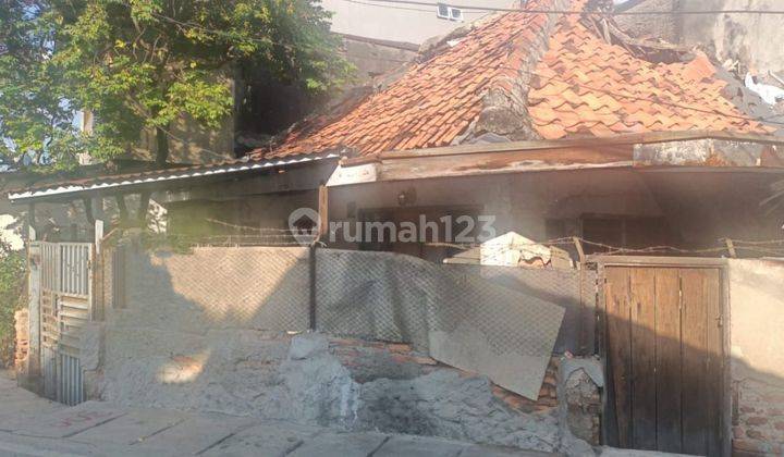 Di Jual Rumah Tua Hitung Tanah di Kartini, Jalan 2 Mobil. Sangat cocok untuk usaha kos"an 1