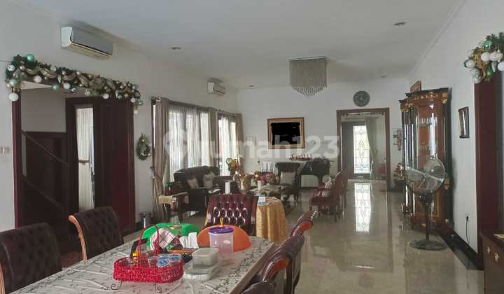 Di Jual Rumah Di Menteng, Nuansa Klasik Ada Kolam Renang