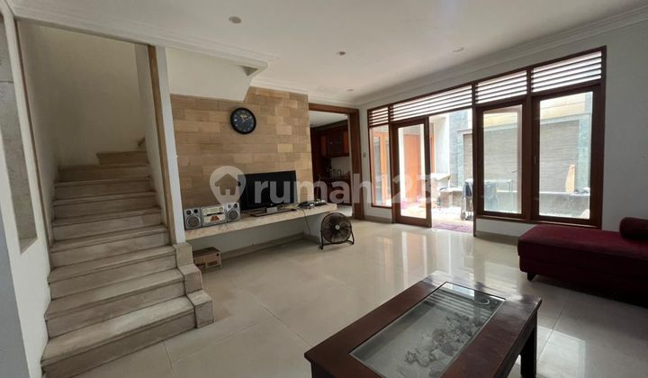 Di Jual Rumah 2 Lantai Di Kebayoran Baru Jakarta Selatan, Dekat Pusat Kuliner & Perbelanjaan Blok M