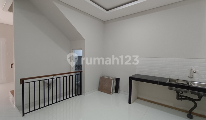 Di Jual Rumah Baru 3 Lantai Di Tomang, Minimalis Siap Huni