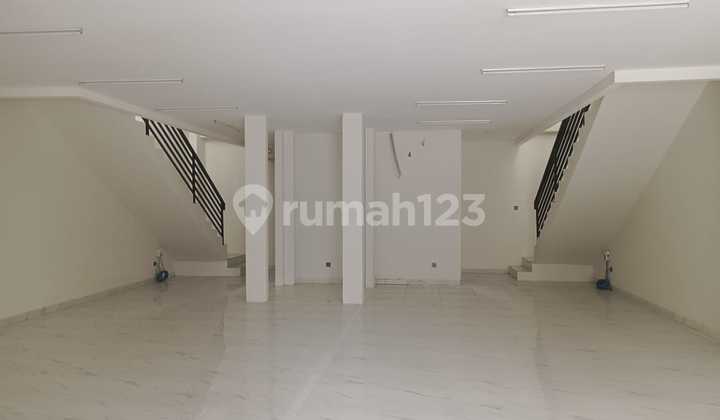 For Rent: 2.5-Story Shop House in Kebon Jeruk, Spacious & Strategic Parking For Rent: 2.5-Story Shop House in Kebon Jeruk, Spacious & Strategic Parking