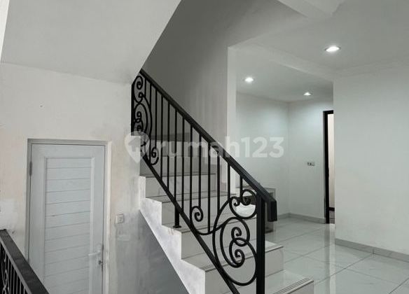 For Sale 2-Story House in Tangerang, American Classic Type Near Soekarno Hatta Airport