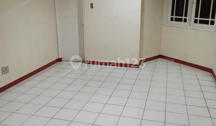 Di Jual Rumah 1,5 Lantai di Tomang, Minimalis Harga Terjangkau