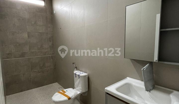 Di Jual Rumah Baru 3 Lantai di Tomang, Modern Minimalis Harga Terjangkau 2