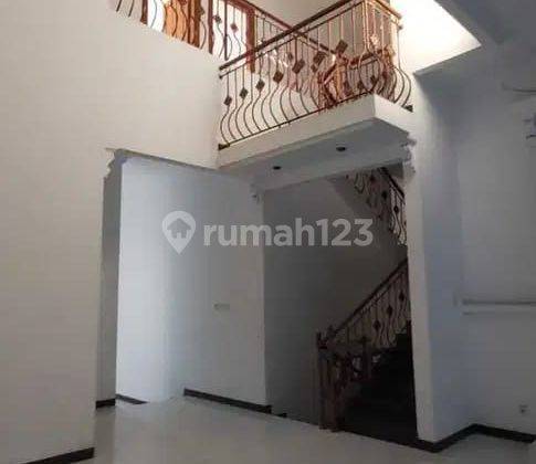 Di Jual Rumah 2,5 Lantai Permata Buana, Modern Minimalis, Aman, Dan Nyaman 2