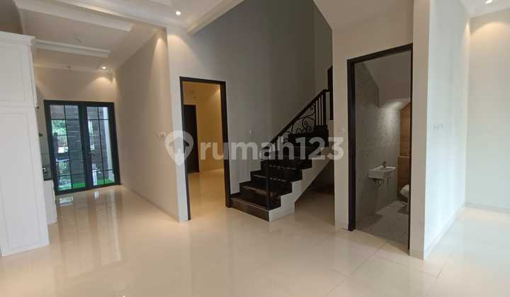 Di Jual Rumah Baru 2 Lantai di Cempaka Putih, American Classic Design Siap Huni