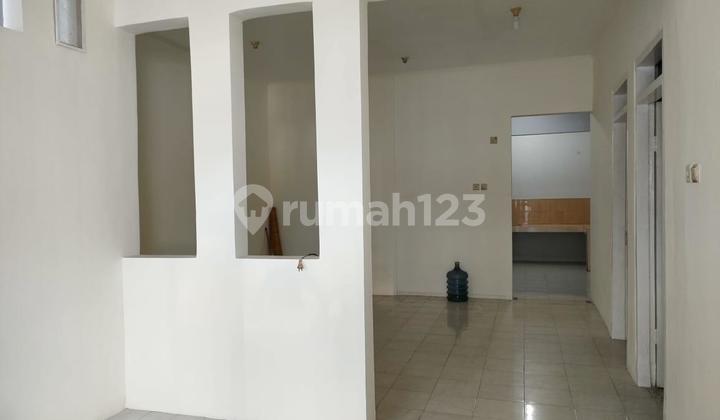 For Sale 1.5-Story House in Tomang, 5 Bedrooms, Inside a Complex 2