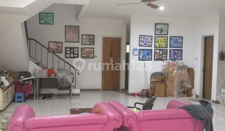 Di Jual Rumah 2 Lantai Di Kelapa Gading. Dalam Komplek Dekat Pusat Perbelanjaan, Kuliner Dan Lain-lain
