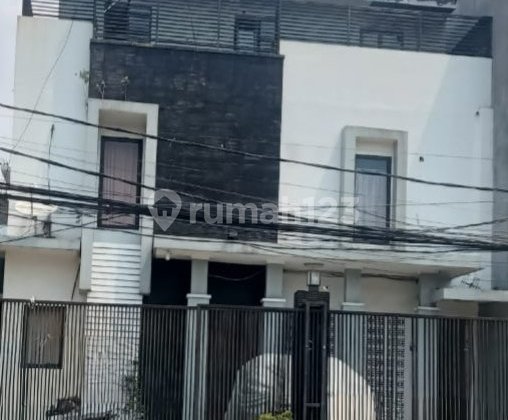 For Sale: 3-Story Boarding House in Tebet, Strategic Location, Ideal for Investment 1