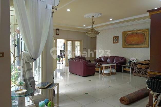 Di Jual Rumah 2 Lantai di Tebet, Furnished Ada Kolem Renang