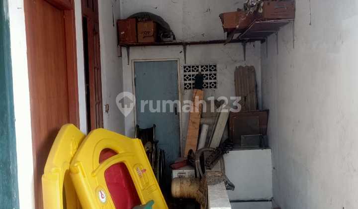 For Sale: 1.5 Story Minimalist House in Tomang Complex 2