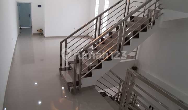 Di Jual Rumah 3 Lantai Di Kartini, Modern Minimalis, Siap Huni