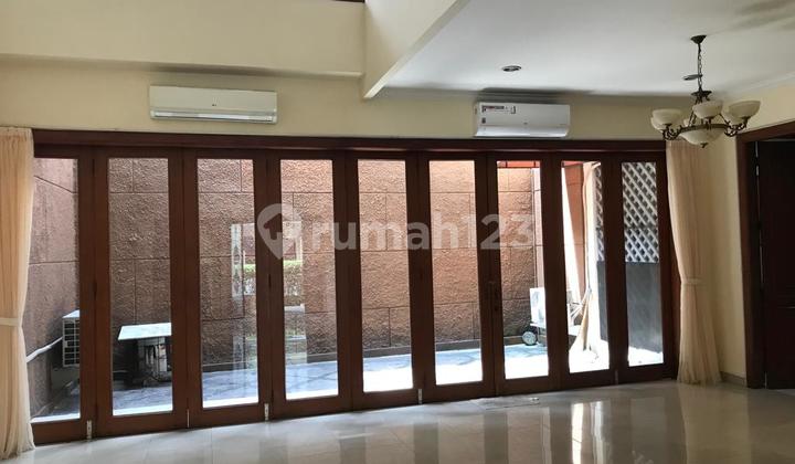 Di Sewakan Rumah 2 Lantai Di Pondok Indah. Lingkungan Asri, Aman Dan Nyaman