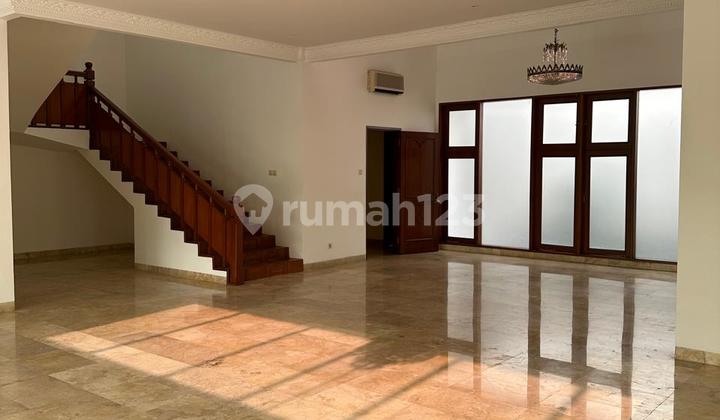 Di Jual Rumah Mewah 2 Lantai di Permata Hijau, Design Classic Lingkungan Nyaman