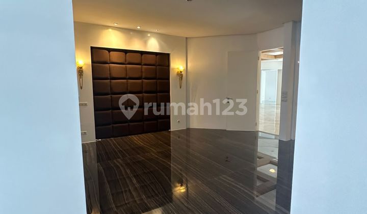 Di Sewa Rumah 2 Lantai Di Pondok Indah, Design Classic, Asri Dan Nyaman 2