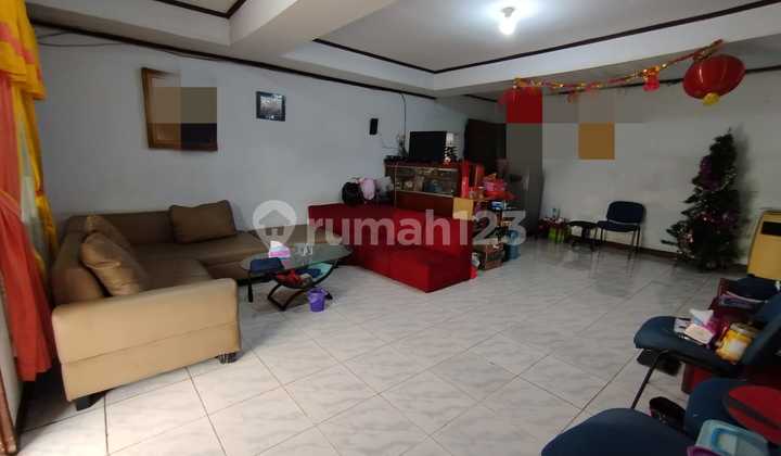 FOR SALE CORNER HOUSE IN TAMAN KOTA HOUSING COMPLEX, WEST JAKARTA 2