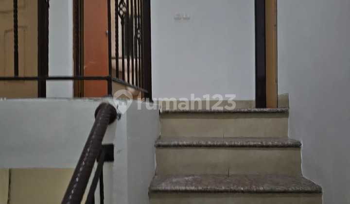 Dijual Rumah 2 Lantai Ukuran 180 M2 di Perum Lippo Karawaci Cluster Holandia Dijual Rumah 2 Lantai Ukuran 180 M2 di Perum Lippo Karawaci Cluster Holandia