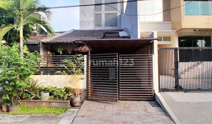 Dijual Rumah Sangat Strategis di Puri Indah 2