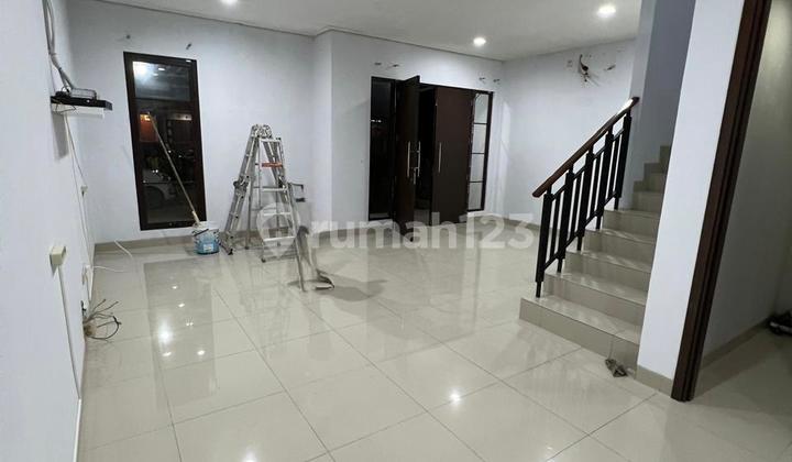 Dijual Rumah 2 Lantai Green Lake City Cluster Asia Ukuran 8X15, Tangerang