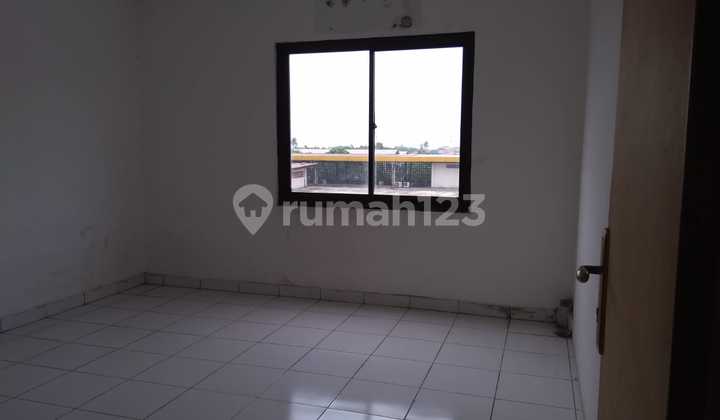 For Rent 2.5-story shop house in Pinang Kunciran, Tangerang 2