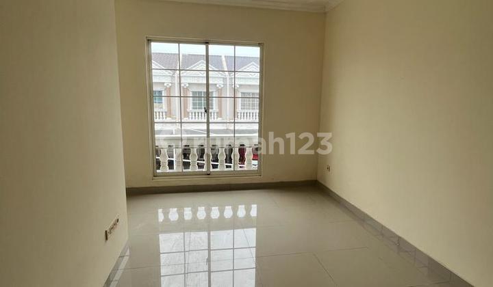 FOR SALE 4X15 HOUSE IN GREEN LAKE CITY HOUSING, WEST EUROPE CLUSTER