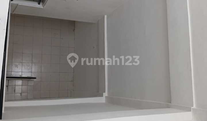Disewakan Ruko 3 Lantai Taman Palem Lestari, Jakarta Barat