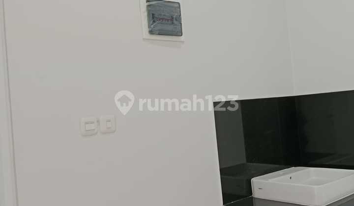 o Dijual Rumah 2,5 lantai ukuran 5,3 x 14 di Perumahan Duri Kosambi Baru 2