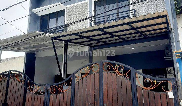 Rumah 2 Lantai Bagus Furnished di Perum Kresek Jakarta Barat 1