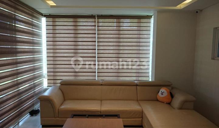 DIJUAL RUMAH CANTIK 3 LANTAI DI GRAND PURI GRISENDA PIK 