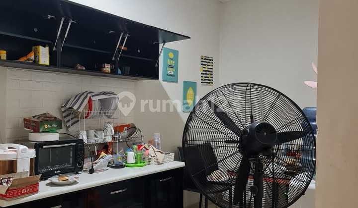 DIJUAL RUMAH 3,5 LANTAI  DI JALAN HADIAH 1 ,JELAMBAR,JAKARTA 2