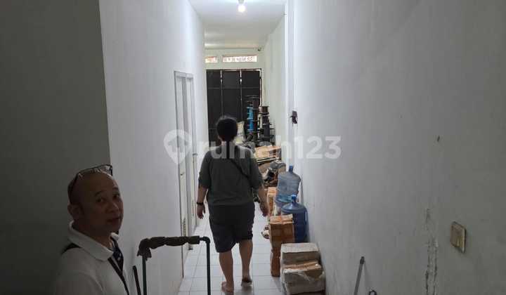 For Quick Sale: 3-Storey Shop House on Jalan Kresek Raya, Jakarta 2