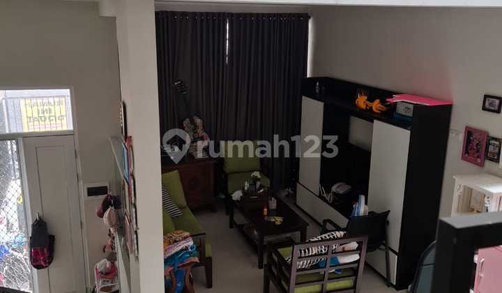 DIJUAL RUMAH 3,5 LANTAI  DI JALAN HADIAH 1 ,JELAMBAR,JAKARTA