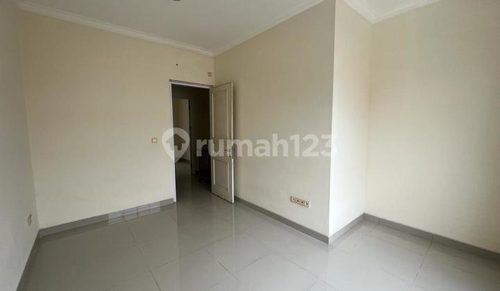 FOR SALE 4X15 HOUSE IN GREEN LAKE CITY HOUSING, WEST EUROPE CLUSTER