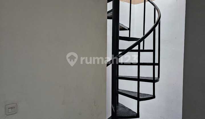 For Sale 2-Story House 180 M2 in Lippo Karawaci Housing Estate, Hollandia Cluster 2