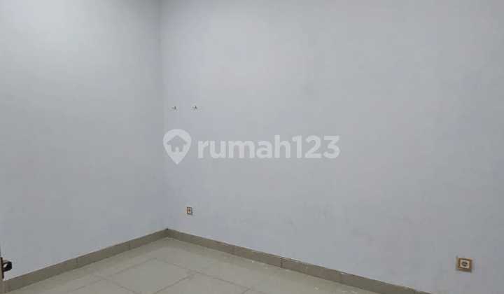 For Sale: 2-Story House in Green Lake City Cluster West Europe, Size 8X25, Near the Lake