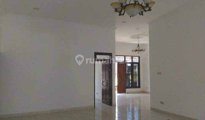Disewakan kantor/rumah Luas bangunan 320 M2 di Jalan Darmawangsa,Kebayoran.Jaksel 1