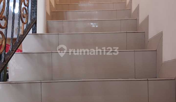 DIJUAL RUMAH 2 LANTAI UKURAN 4X15 DI GREEN LAKE CITY,PETIR,TANGERANG 2