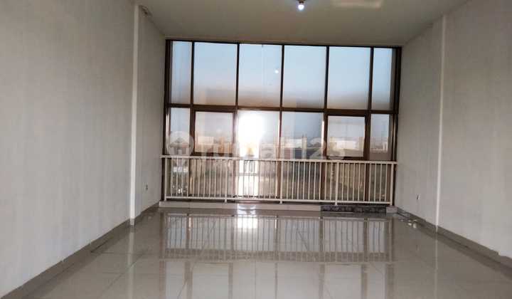 FOR RENT: 3.5-STORY SHOPHOUSE IN BOULEVARD NEWCASTLE, GREEN LAKE CITY