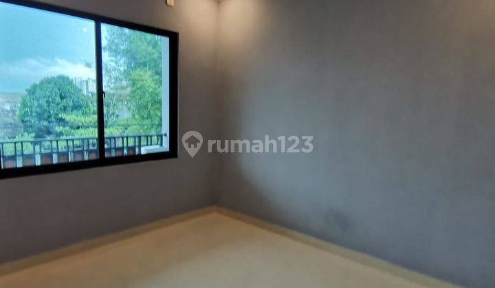 Dijual Rumah Sangat Bagus 2 Lantai di Perumahan Griya Loka Bsd Tangsel 2