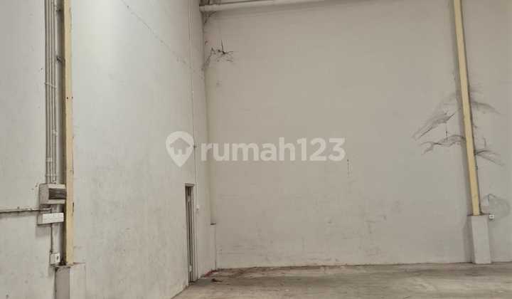 Disewakan Gudang Luas 800 M2 Kavling Dpr Cipondoh
