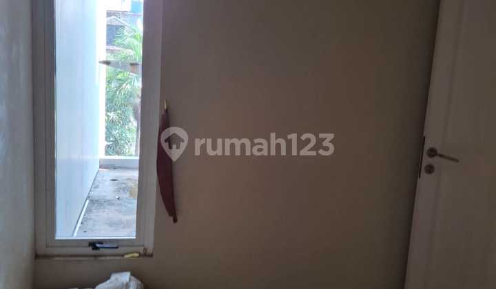 O DIJUAL RUMAH2 LANTAI  DI PERUM TAMAN SEMANAN INDAH CLUSTER VALENCIA  2