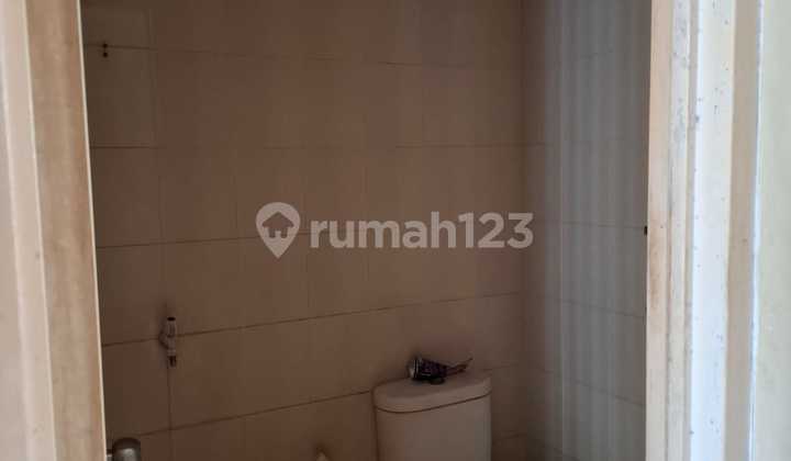 O DIJUAL RUMAH2 LANTAI  DI PERUM TAMAN SEMANAN INDAH CLUSTER VALENCIA 