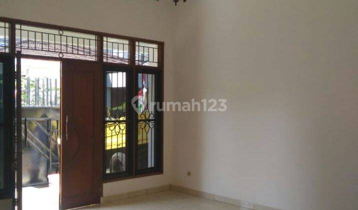 Disewakan kantor/rumah Luas bangunan 320 M2 di Jalan Darmawangsa,Kebayoran.Jaksel 2