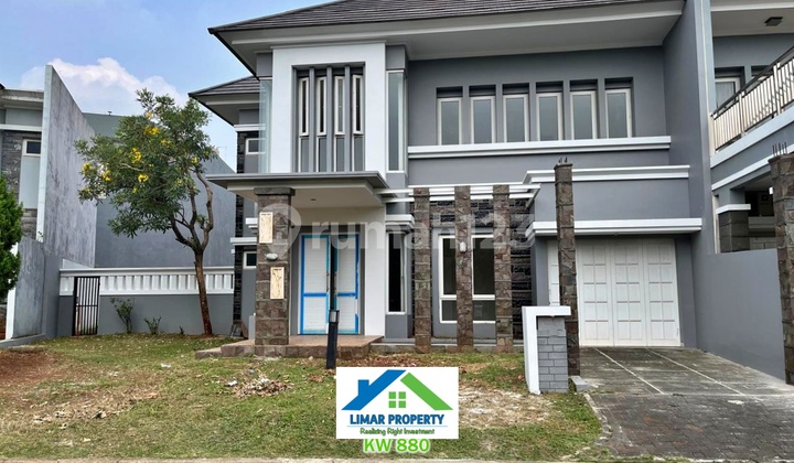 Spacious House at a Good Price in the Favorite Location of Cibubur Tourist City Spacious House at a Good Price in the Favorite Location of Cibubur Tourist City