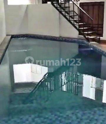 Disewakan Rumah Gress 3 Lantai dan Strategis di Rawasari 2
